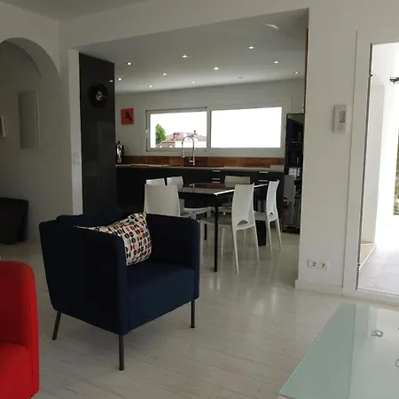 10p 5 Bedr Free Wifi Private Pool Airco Satv *